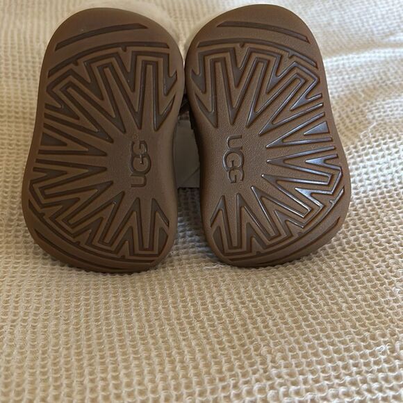 UGG Baby Ramona Boot, Size 0/1. BRAND NEW has tag but no box - Picture 10 of 14